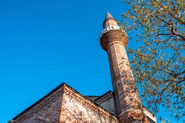 Süleyman Camii, Alanya Şatosu 'nda. Türkçede 