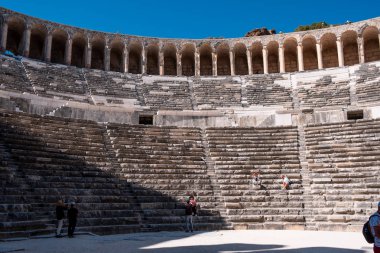 Aspendos, Türkiye 'nin Antalya kentindeki Aspendos Antik Tiyatrosu' nun hava manzaralı fotoğrafı