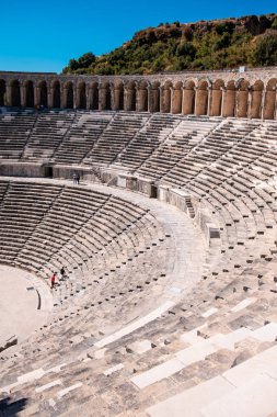 Aspendos, Türkiye 'nin Antalya kentindeki Aspendos Antik Tiyatrosu' nun hava manzaralı fotoğrafı