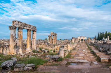 Pamukkale Kasabası 'ndaki Hierapolis Kalıntıları Antik Şehir Tiyatrosu