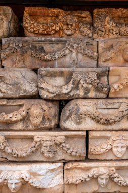 Aphrodisias, Afrodisias bir Afrodit tapınağıdır ve Türkiye 'nin antik kentinin harabelerindedir.
