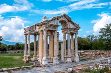Aphrodisias, Afrodisias bir Afrodit tapınağıdır ve Türkiye 'nin antik kentinin harabelerindedir.