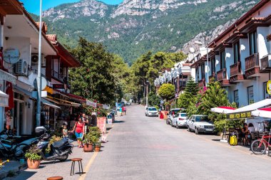 Akyaka, Mugla / Türkiye - Haziran 2019: Akyaka Ana Cadde ve Pazar