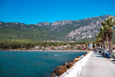 Akyaka, Mugla / Türkiye - Haziran 2019: Akyaka Ana Cadde ve Pazar