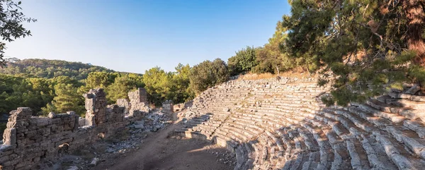 Phaselis ซากปร งของ Phaselis โรงละครเม องโบราณใน Kemer Antalya ประเทศต — ภาพถ่ายสต็อก