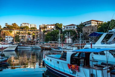 Kaleici Caddesi, Tophane, Antalya / Türkiye - Haziran 2019: Kaleici Caddesi, Antalya, Türkiye 'de hava manzaralı manzara fotoğrafı