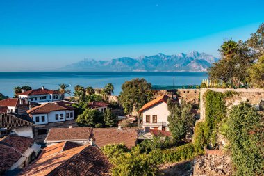 Kaleici, Tophane, Antalya / Türkiye - Haziran 2019: Türkiye 'nin Antalya şehir merkezinin hava manzaralı fotoğrafı