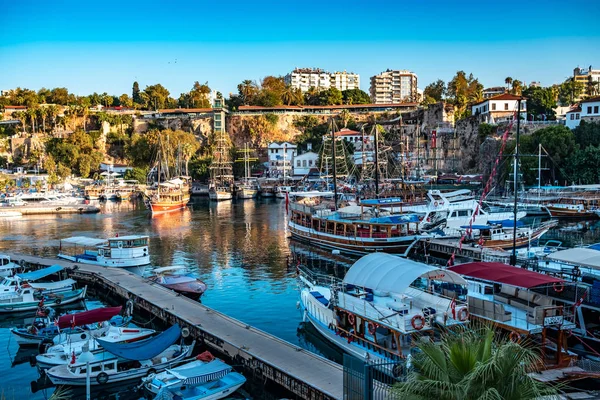 Kaleici Caddesi, Tophane, Antalya / Türkiye - Haziran 2019: Kaleici Caddesi, Antalya, Türkiye 'de hava manzaralı manzara fotoğrafı
