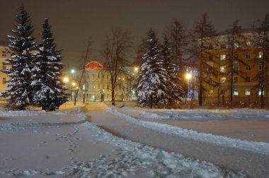 Kışın gece şehri