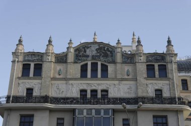 Rusya Moskova sokakta güzel elemanları ile eski bina