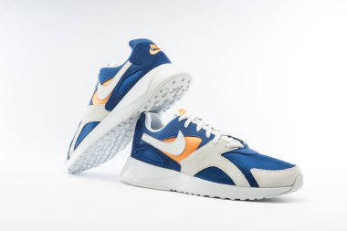 Spor, orijinal modeller ve moda renkleri için Nike Ayakkabı
