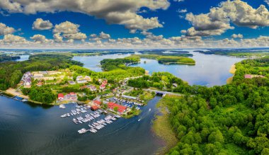 Mazury-kraina tysica jezior w pnocno-wschodniej Polsce
