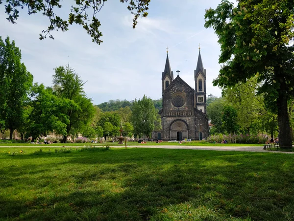 Kostel Viděn Parku Praze Česká Republika Během Letního Dne — Stock fotografie