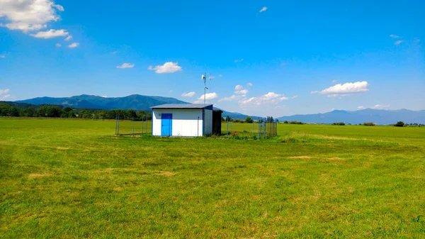 Meteorologická Stanice Pastvinách Slovenském Venkově — Stock fotografie