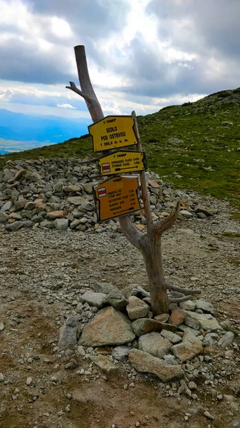 Panneau Signalisation Touristique Haute Montagne Avec Distance Endroit Suivant Sur — Photo