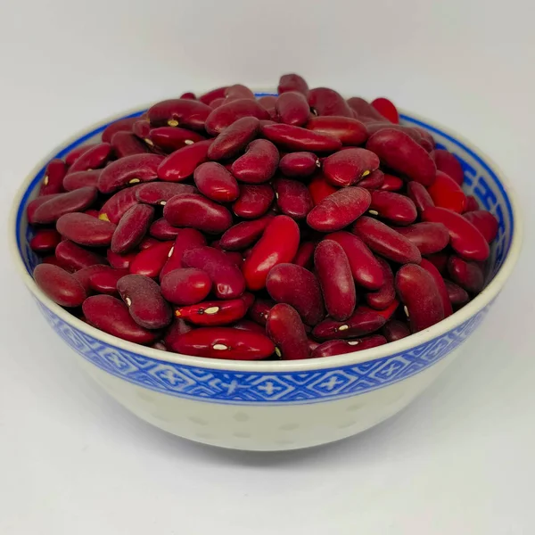 白地の中国磁器鉢の腎臓豆の詳細情報 — ストック写真