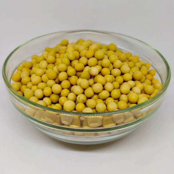 白地のガラス鉢の大豆についての詳細情報 — ストック写真