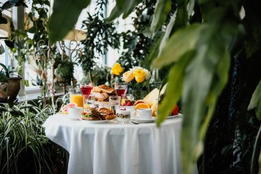 Continental kahvaltı bir bahçe veya Cafe servis