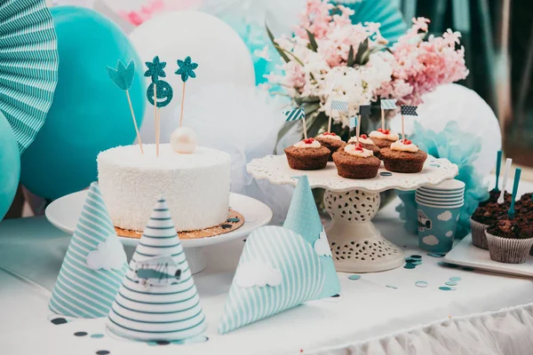 子供の誕生日パーティーのテーブル装飾 — ストック写真