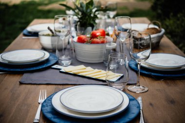 Akdeniz tarzı partisi yemek için görev tablosu