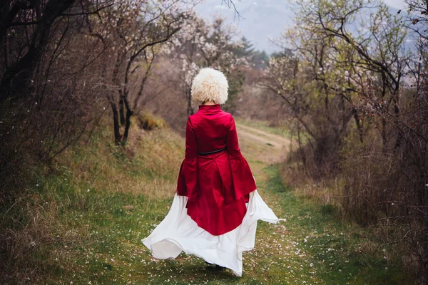 Young Beautiful Girl Wearing Traditional Georgian Dress Walks Village — Stock Photo, Image