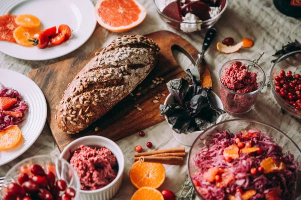 Mesa Jantar Outono Inverno Celebrando Natal Véspera Ano Novo Pratos — Fotografia de Stock