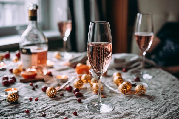 Friends Celebrating Christmas New Year Eve Party Table Rose Champagne — Stock Photo, Image