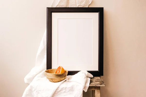 空の木製フレーム モックアップ 白い壁のインテリア ポスター デザイン — ストック写真