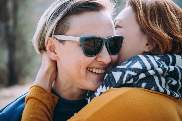 Primo Piano Coppia Lesbica Baciare — Foto Stock