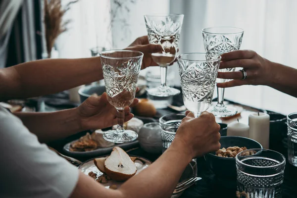 Copas Vino Blanco Vistas Durante Una Fiesta Amistosa Una Celebración —  Fotos de Stock