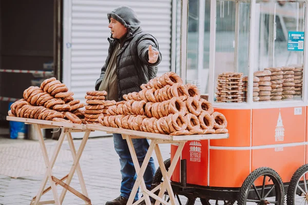 Istanbul Turkey January 2017 Simit Seller One Streets Istanbul Turkey — Stock Photo, Image