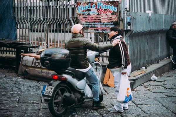 Naples Italy December 2017 People Have Friendly Chat Streets Naples — стоковое фото