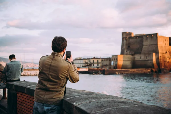 Naples Italië December 2017 Mensen Fotograferen Aan Kust Napels Campania — Stockfoto