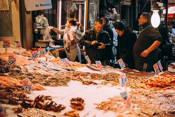 ナポリ イタリア 2017 イタリア カンパニア州 ナポリの魚市場の表示 — ストック写真