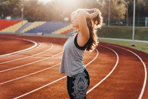 Eine Junge Schöne Frau Bereitet Sich Auf Das Joggen Oder — Stockfoto