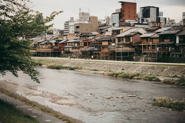 Vista Das Casas Tradicionais Junto Rio Kamo Kyoto Japão — Fotografia de Stock