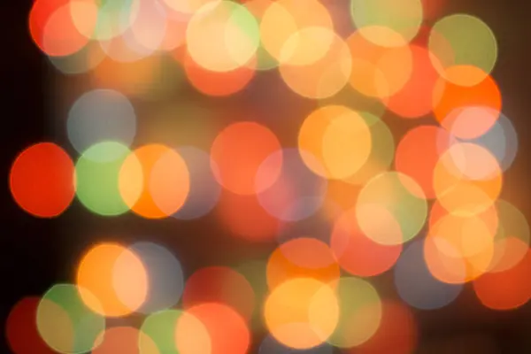 お祝いの照明。クリスマスライト、クリスマス、休日。光る光のぼやけた斑点。ぼかしの背景 — ストック写真