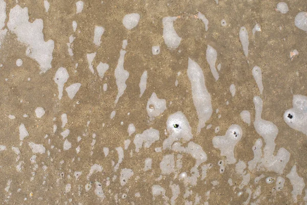 Пена Шампуня Бетонном Полу Текстура Мокрого Напольного Покрытия Дворе Пузыри — стоковое фото