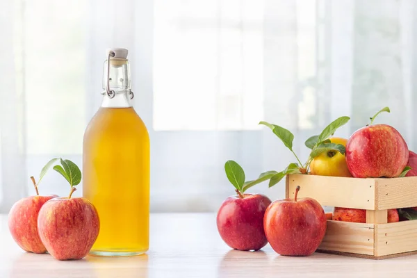 Alimento Orgánico Saludable Vinagre Sidra Manzana Botella Vidrio Manzanas Rojas — Foto de Stock