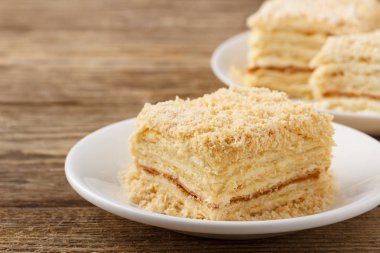 Ekşi kremalı Napolyon usulü puf böreği. Kapat..