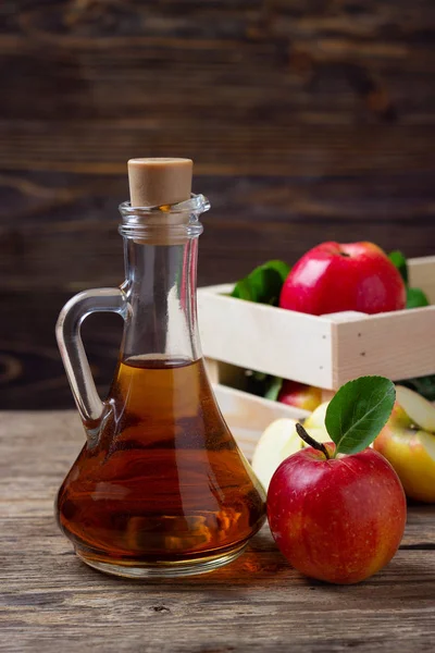 Vinagre Manzana Manzana Roja Fresca Sobre Fondo Madera — Foto de Stock