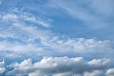 cloudscape duvar kağıdı, güneş ışıklı bulutlar ile mavi gökyüzü