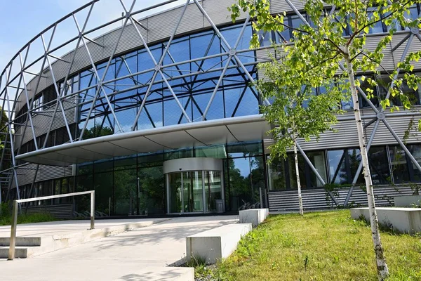 Güzel modern yeni binalar. Sanayi, inşaat ve binalar için arka plan.