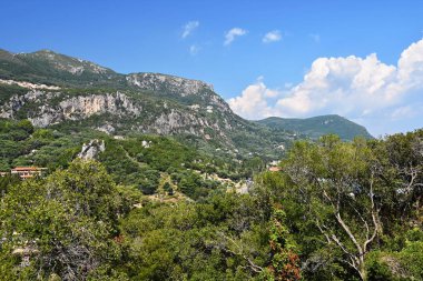 Güzel Paleokastrica plaj manzara Korfu, Korfu, Yunanistan. Yaz tatil ve seyahat için güzel renkli ada.
