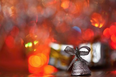 Arka plan, Noel ve yeni yıl tatilleri kış sezonu soyut. Süsler ve ışıklar ile Noel tebrik kartı.