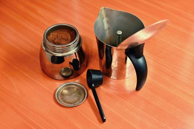 Moka kahve kap. Taze kahve evde hazırlanması.