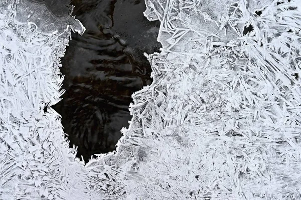Fluxo Congelado Belo Inverno Natureza Fundo Gelo Gelo Neve Inverno — Fotografia de Stock