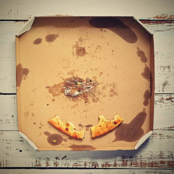 The last pieces of pizza in the box. — Stock Photo, Image