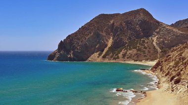 Turist Resort deniz ile güzel plaj. Yunanistan Adası Istanköy. Yaz tatili için güzel bir kavram. Doğal renkli arka plan.