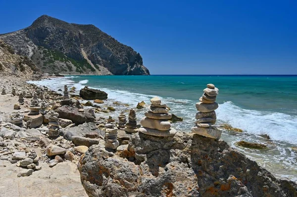 Bella spiaggia con mare in località turistica. Grecia isola di Kos. Bellissimo concetto per le vacanze estive. sfondo colorato naturale . — Foto Stock